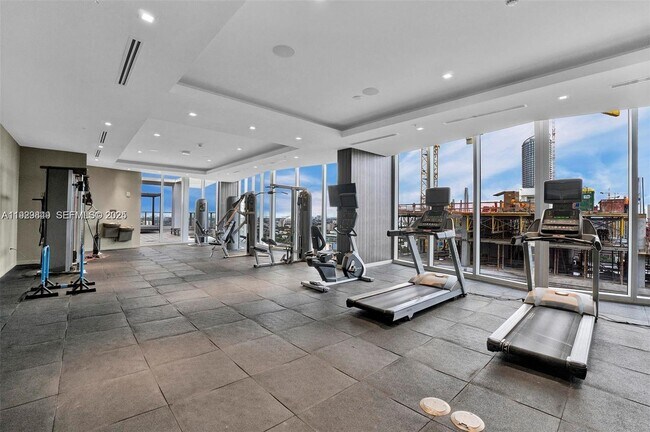 Building Photo - 1010 SW 2nd Ave