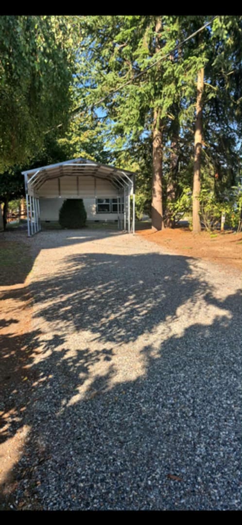 Building Photo - Remodeled Home on 1/2 Acre