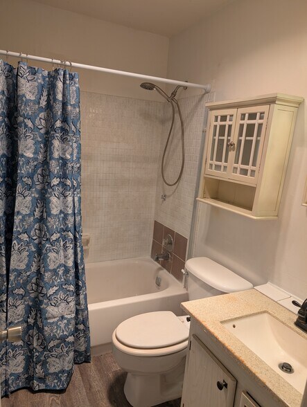 Building Photo - 9911 Sandalfoot Blvd