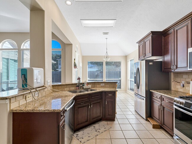 Building Photo - 3319 Shadowbark Dr