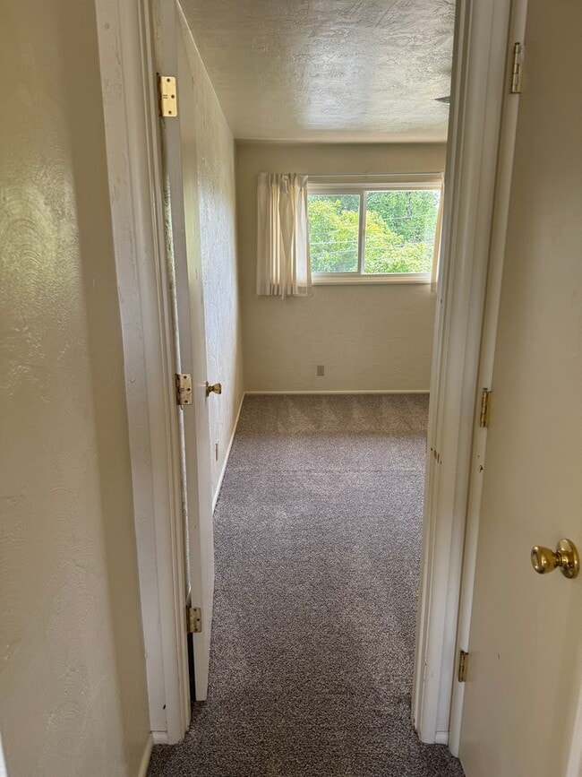 Building Photo - 1-Bedroom 1-Bathroom apartment in Eugene