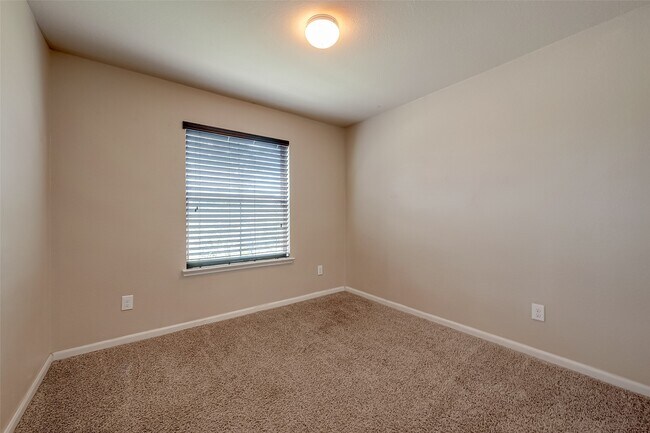 Building Photo - 12 Santa Clara Dr