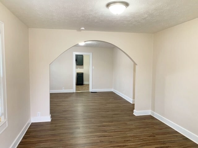 Building Photo - 480 S Luett Ave