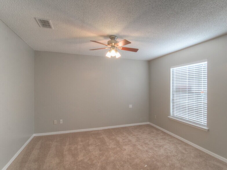 Building Photo - 313 Johns Glen Dr