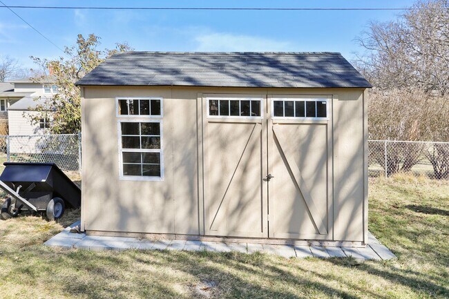 Building Photo - 173 Colonial Dr