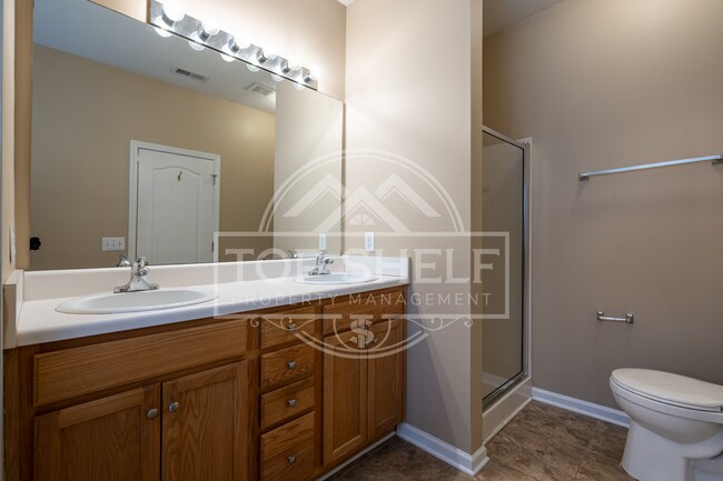 Building Photo - 32 Brookvalley Ct W