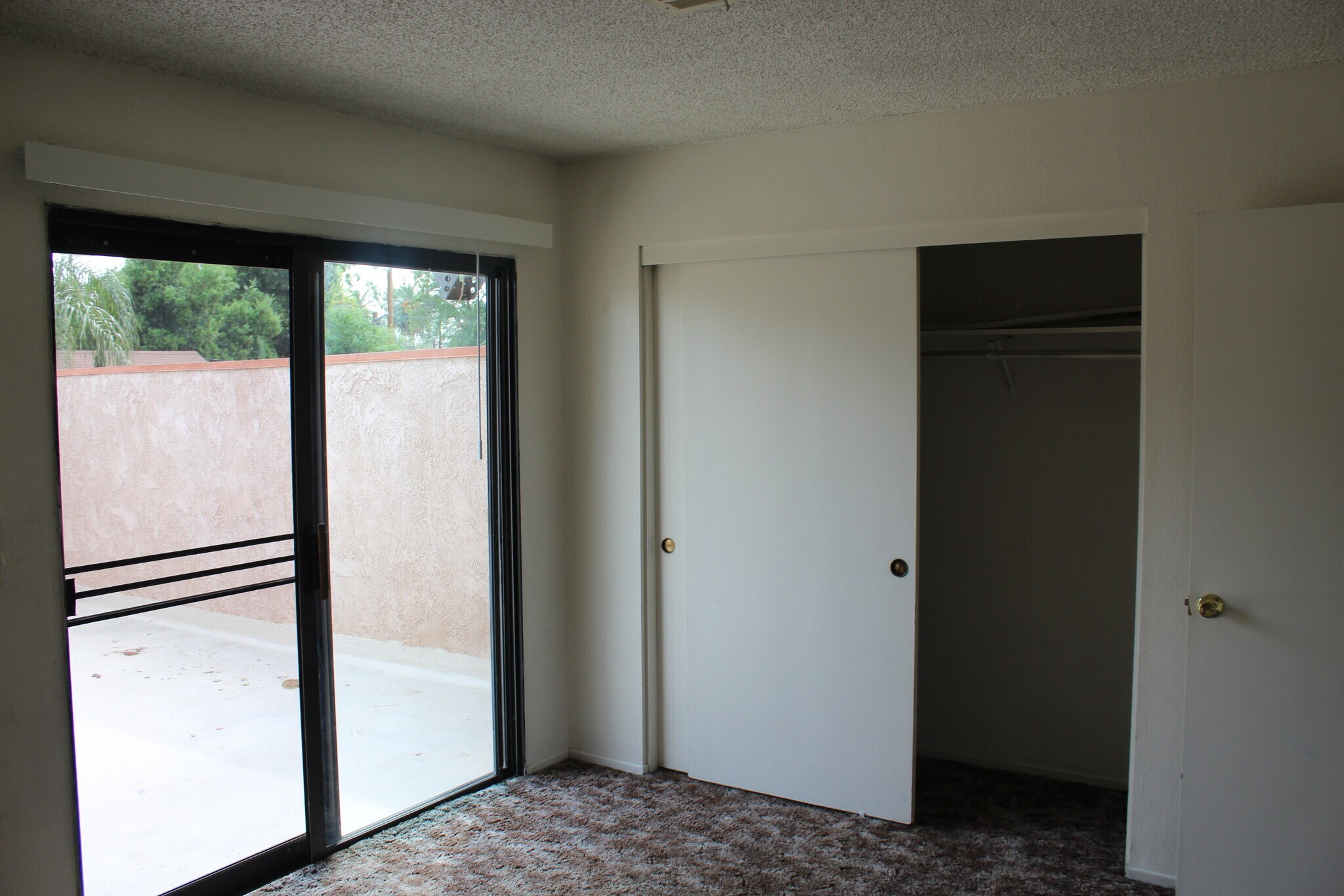 Building Photo - 1960 W Linden St