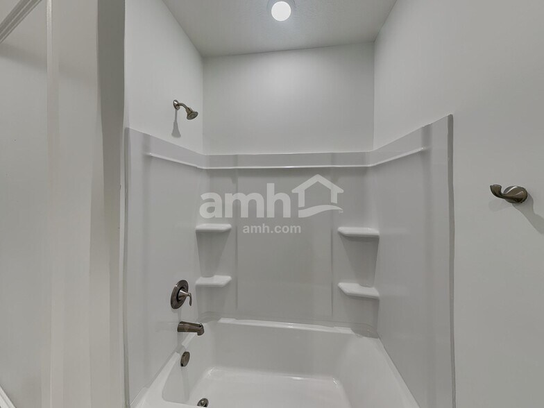 Building Photo - 205 Kramer Mills Dr