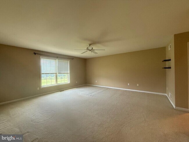 Building Photo - 2082 Deer Run Dr