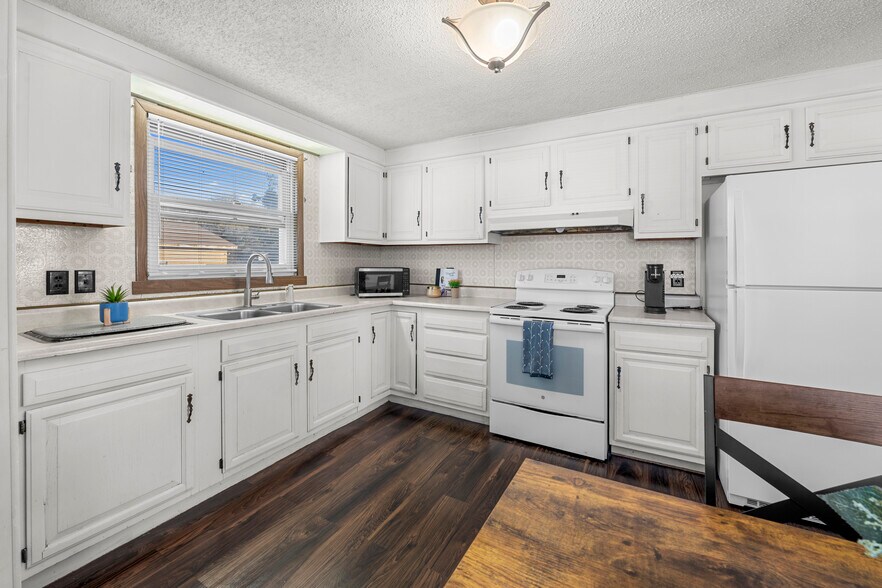 Building Photo - 275 S 150 W