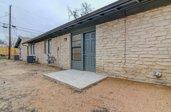 Building Photo - 5703 Gloucester Ln