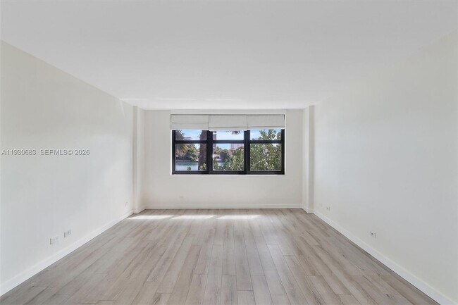 Building Photo - 10101 E Bay Harbor Dr