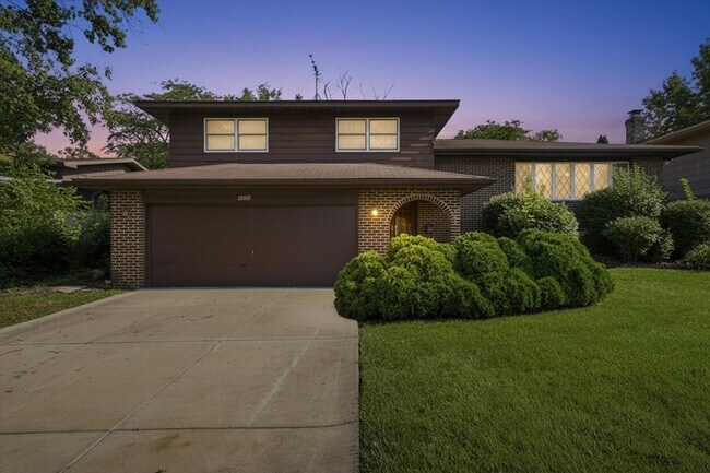 Building Photo - 4050 Violet Ln