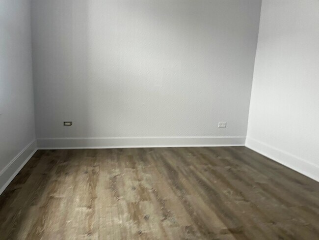 Building Photo - 5315 N Damen Ave