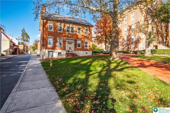 Building Photo - 426 Heckewelder Pl