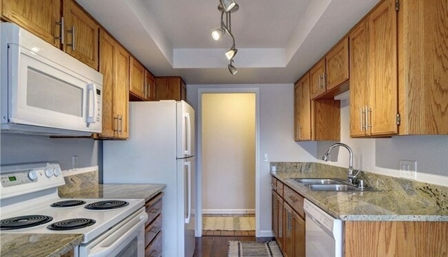 Building Photo - Charming 2 BR 2 Ba Apartment/Condo