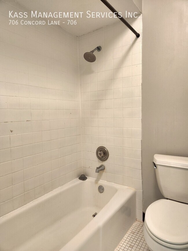 Building Photo - 706 Concord Ln