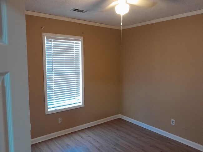 Building Photo - 6528 Battery Point