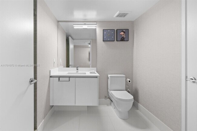 Building Photo - 300 Sunny Isles Blvd