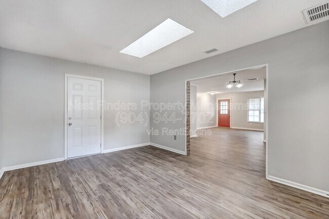 Building Photo - 3312 Pickwick Dr S