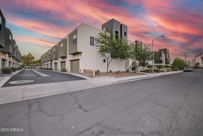 Building Photo - 5151 N 13th Pl