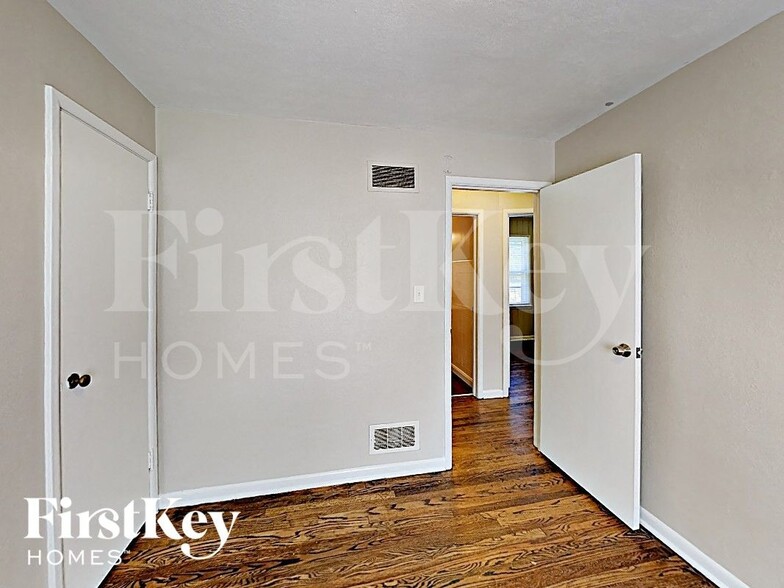 Building Photo - 6108 Bettcher Ave