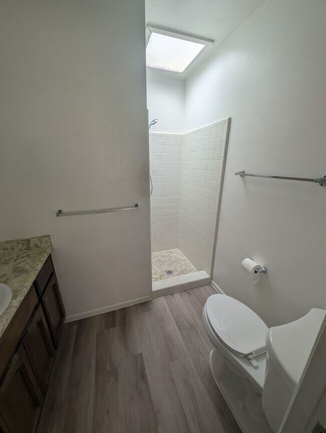 Building Photo - R317