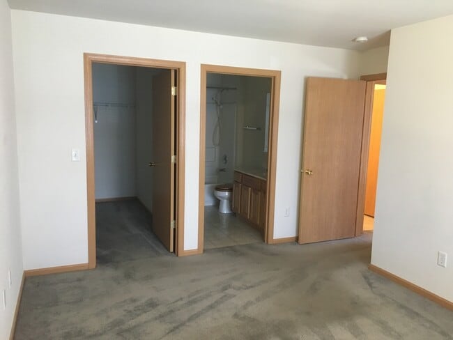 Building Photo - 122 Bertram Dr