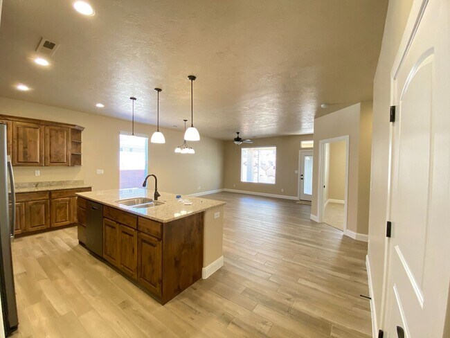 Building Photo - 3 Bed 2 Bath Home in Hurricane