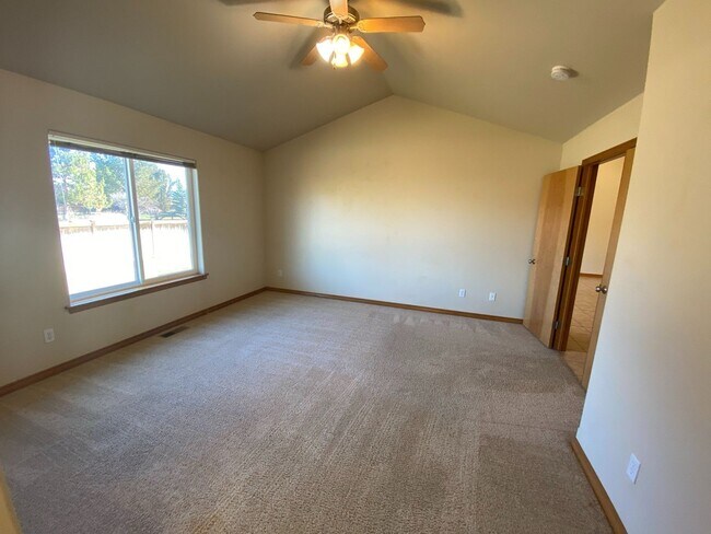 Building Photo - Nice 3 Bed, 2 Bath Home!