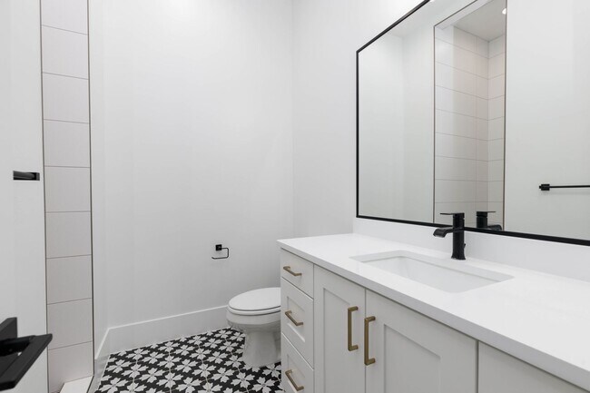 Building Photo - Gorgeous single story with RV Garage in Majestic Fields