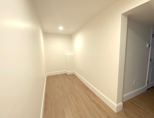 Building Photo - 23 Lily Pond Ln