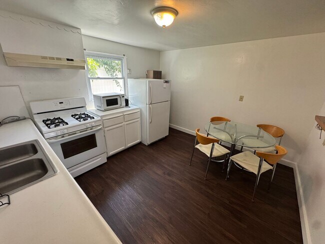 Building Photo - La Mesa Blvd