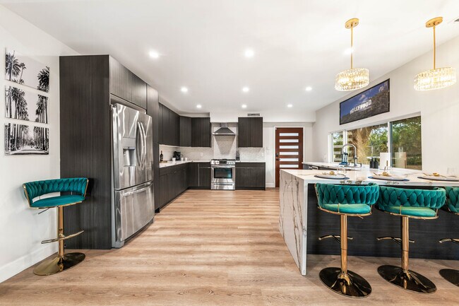 Building Photo - 1400 N Orange Dr