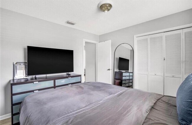 Building Photo - 16208 Pebblebrook Dr