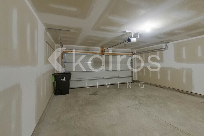 Building Photo - 2509 Upland Cir SE