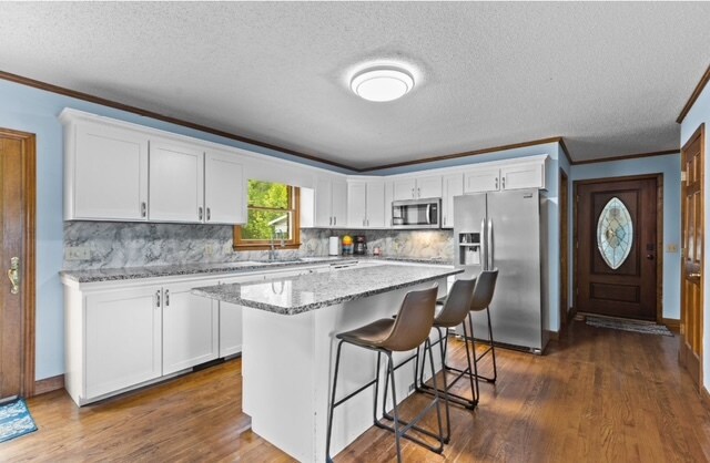 Building Photo - 2104 Las Flores Ln
