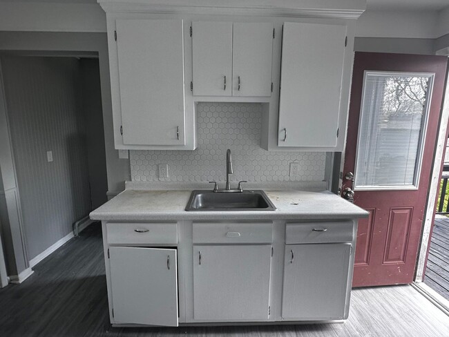 Building Photo - 2 Bedroom Home In Warren