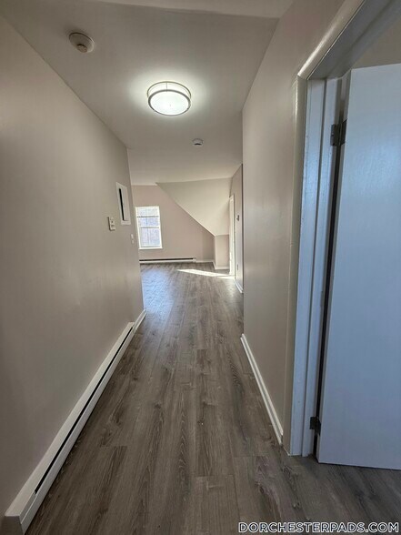 Building Photo - 3 Sunderland St