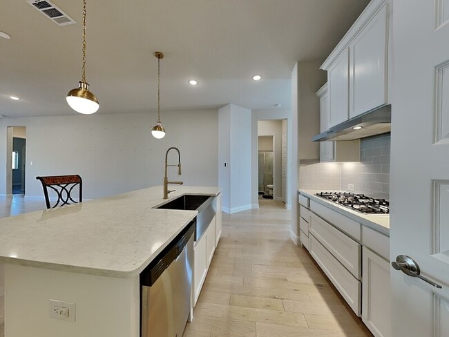 Building Photo - 721 Precious Dr