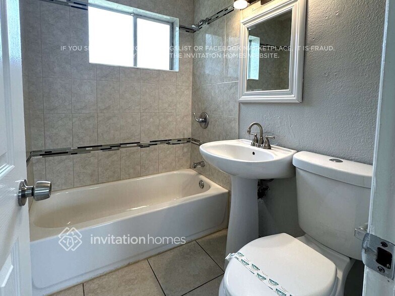 Building Photo - 2150 Bonnie Dr