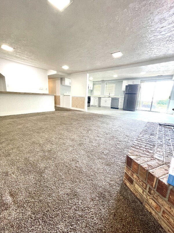 Building Photo - 1561 N 700 E