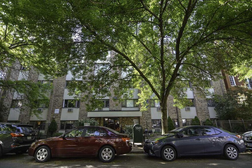 Primary Photo - 630 W Wrightwood Ave