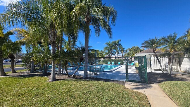 Building Photo - Nice 2/2 in the Gated East Lake Woodlands community