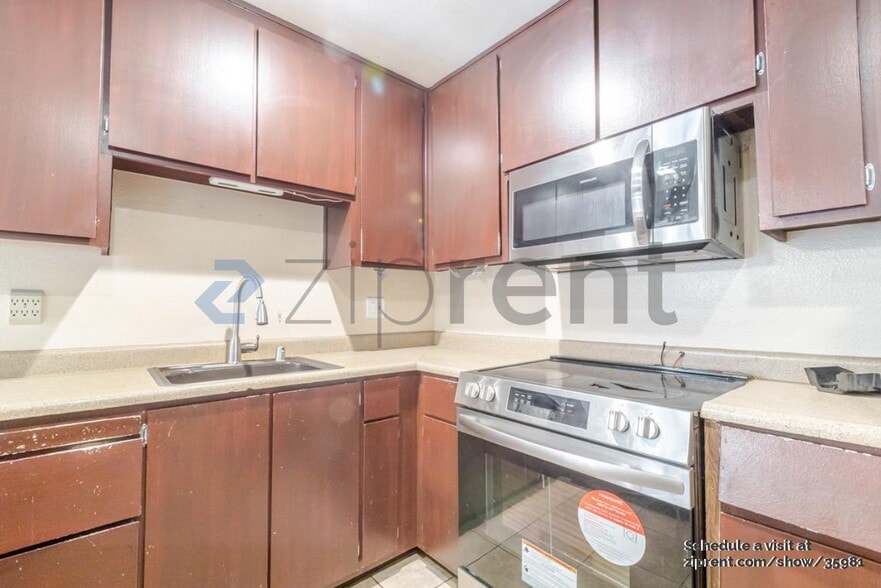 Building Photo - 10978 Hirschfeld Way