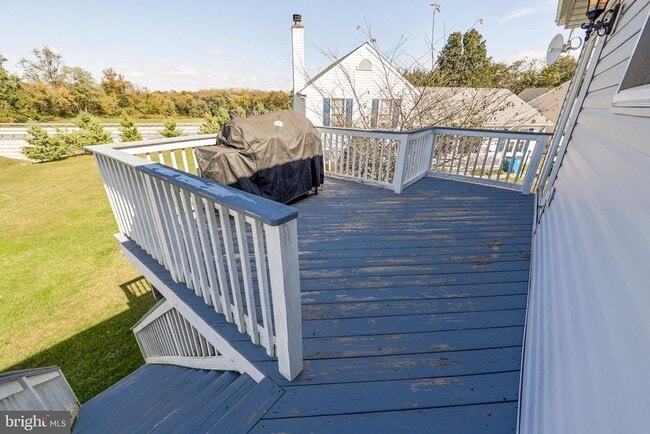 Building Photo - 18500 Bull Run Dr