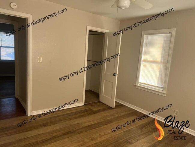 Building Photo - 2 Bed 1 Bath Home | Fresh Paint & New Floo...