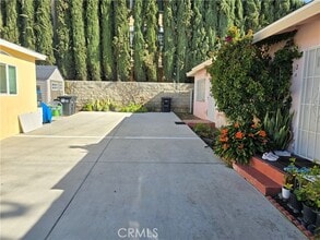 Building Photo - 1012 Davis Ave