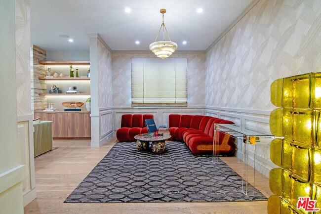 Building Photo - 418 N Poinsettia Pl