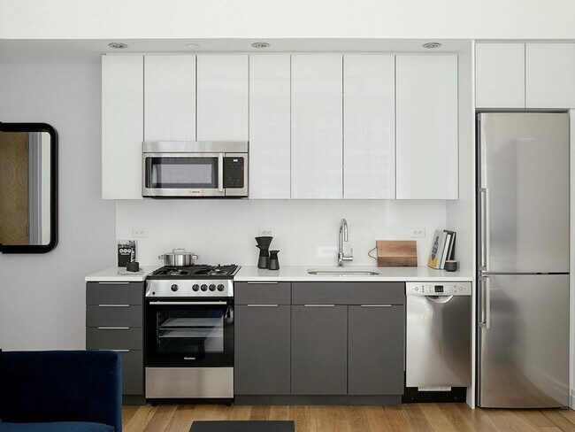 Primary Photo - 325 Kent Ave